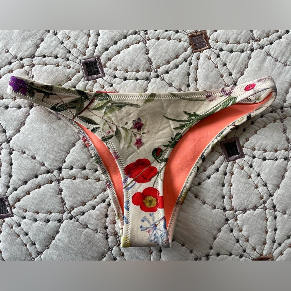 TRIANGL -Neoprene Floral Bikini Bottom size large